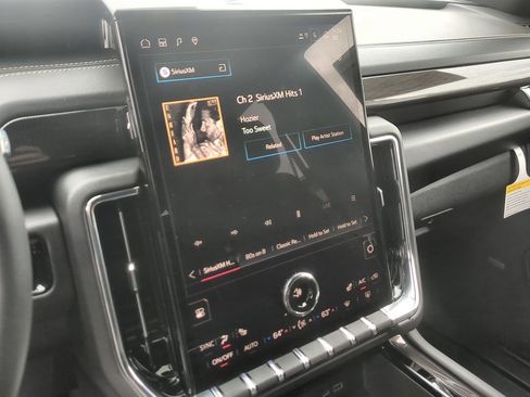 New 2026 GMC Yukon Elevation image 13