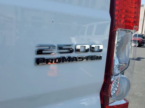 Used 2025 RAM ProMaster 2500 w/ Convenience Group FWD image 9
