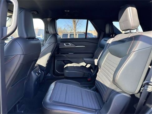 Used 2025 Ford Explorer ST-Line image 19