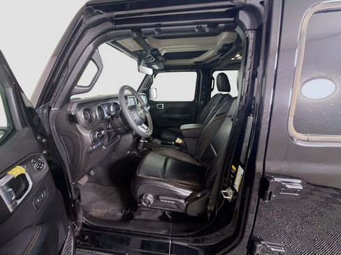 Used 2023 Jeep Wrangler Unlimited Sahara AWD/4WD image 13
