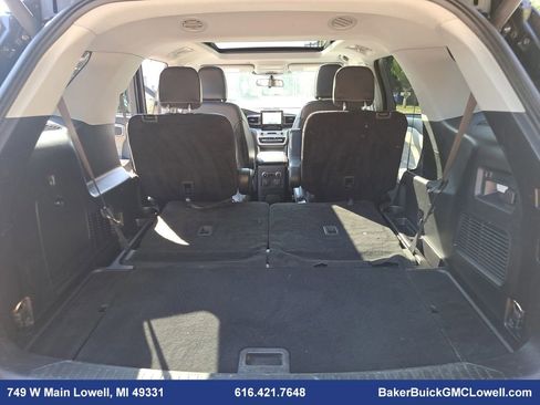 Used 2022 Ford Explorer XLT w/ XLT Sport Appearance Package image 13