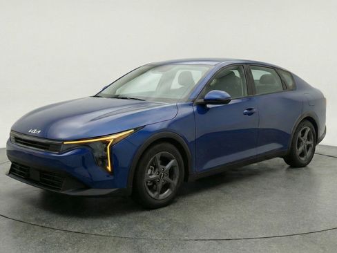 Used 2025 Kia K4 FWD image 3