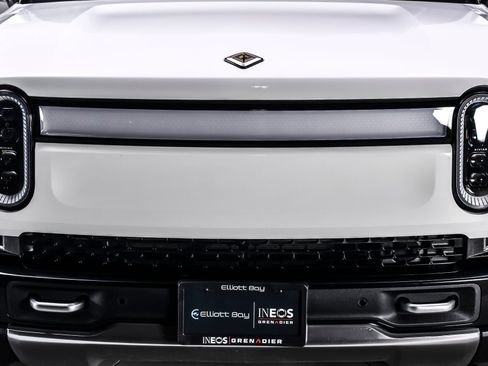 Used 2024 Rivian R1S Adventure AWD/4WD image 8