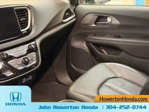 Used 2025 Chrysler Pacifica Select FWD image 10