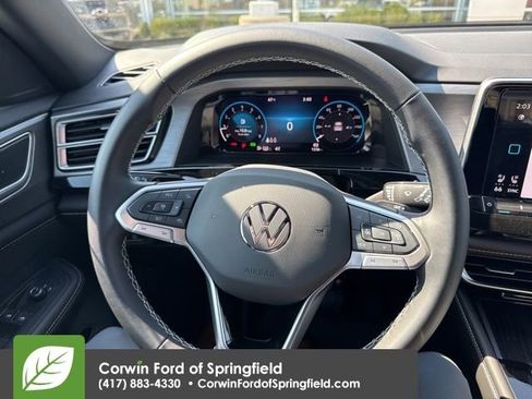 Used 2025 Volkswagen Atlas Cross Sport SE image 8