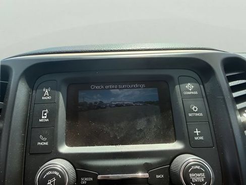 Used 2018 Jeep Cherokee Latitude FWD image 11