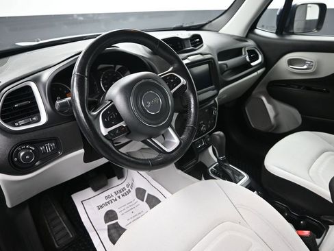 Used 2019 Jeep Renegade Latitude w/ Cold Weather Group FWD image 13