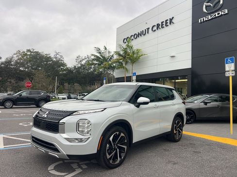 Used 2024 Mitsubishi Outlander FWD image 12