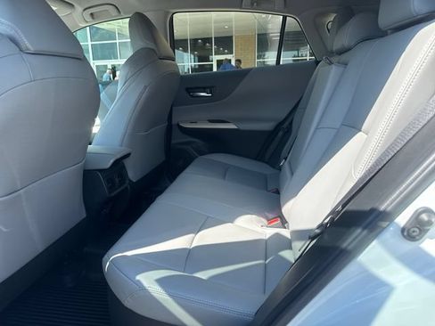 Used 2024 Toyota Venza XLE AWD/4WD image 19