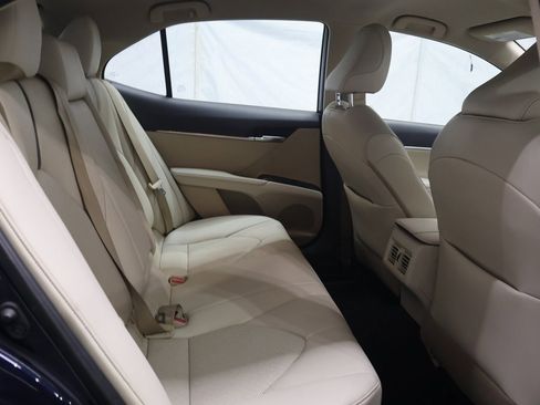 Used 2021 Toyota Camry XLE image 13