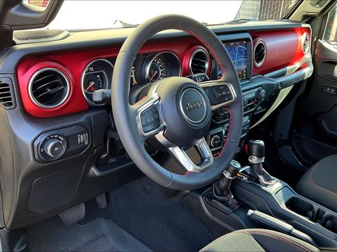 Used 2023 Jeep Wrangler Unlimited Rubicon image 13