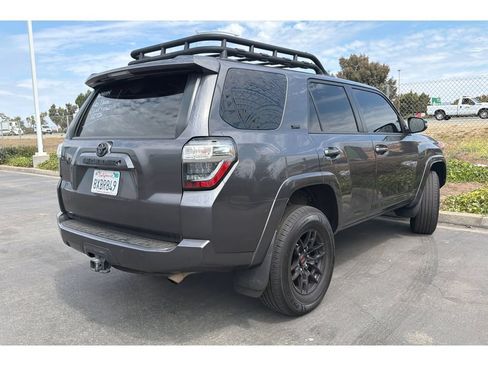 Used 2018 Toyota 4Runner SR5 Premium AWD/4WD image 5
