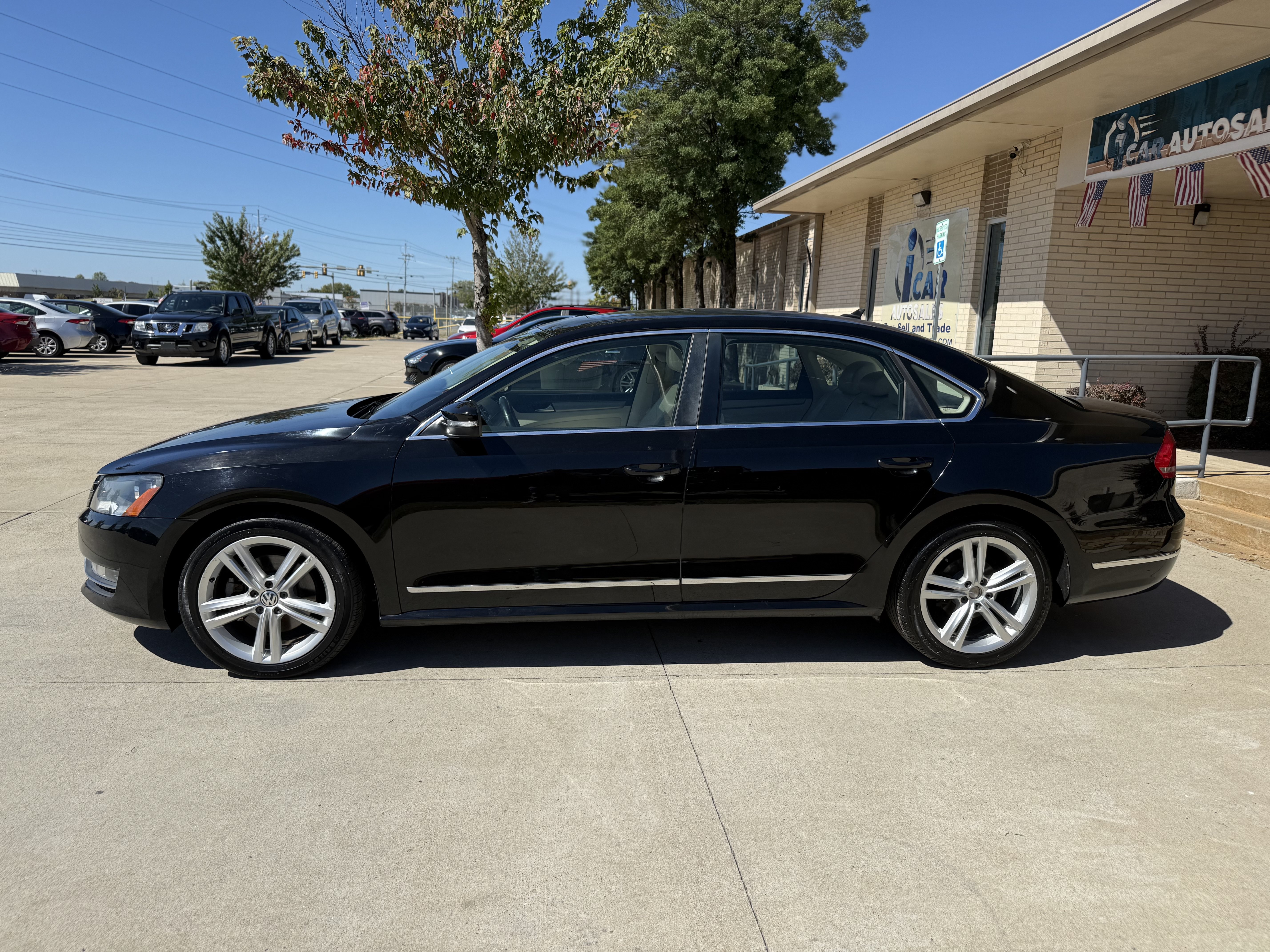 Used 2015 Volkswagen Passat 1.8T SE FWD image 3