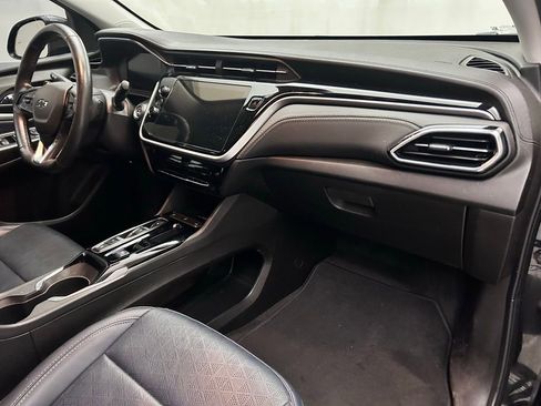 Used 2022 Chevrolet Bolt EUV LT w/ Convenience Package image 15