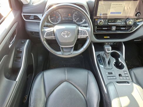 Used 2023 Toyota Highlander XLE image 21