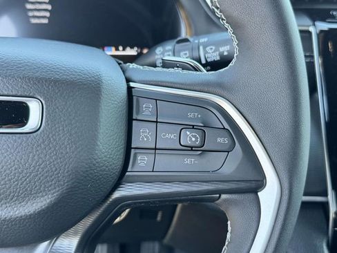 New 2025 Jeep Grand Cherokee Altitude image 10