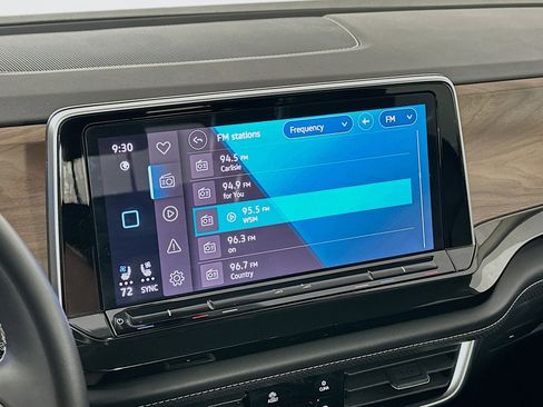 Used 2025 Volkswagen Atlas SE image 21