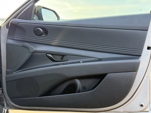 Certified 2025 Hyundai Elantra SEL image 20