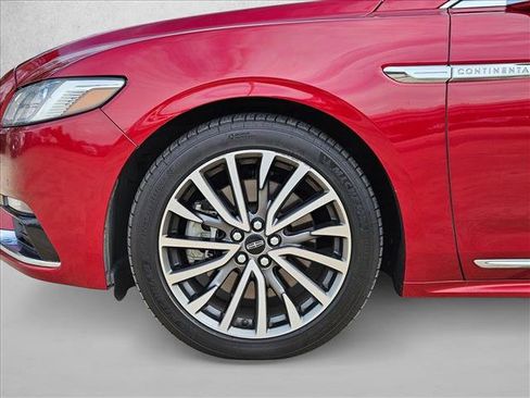 Used 2018 Lincoln Continental Select w/ Continental Climate Package image 9