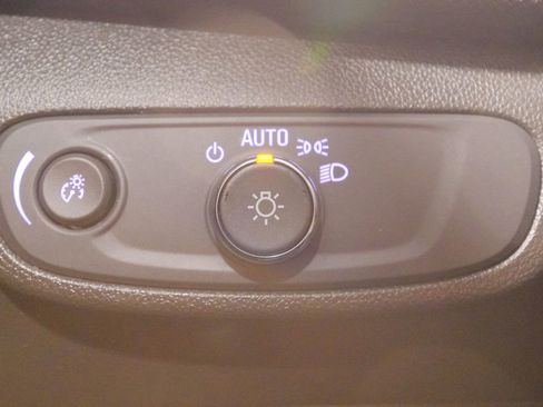 Used 2025 Chevrolet TrailBlazer LT image 36