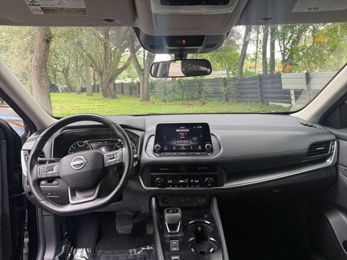 Used 2025 Nissan Rogue SV FWD image 31
