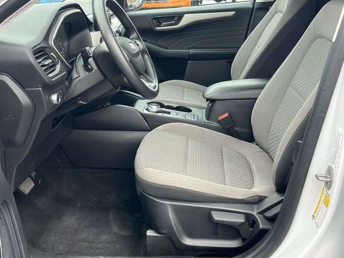 Used 2022 Ford Escape SE image 12