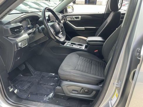 Used 2021 Ford Explorer XLT image 13