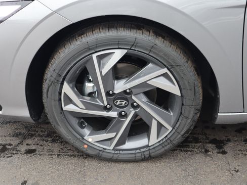 Certified 2025 Hyundai Elantra SEL image 4