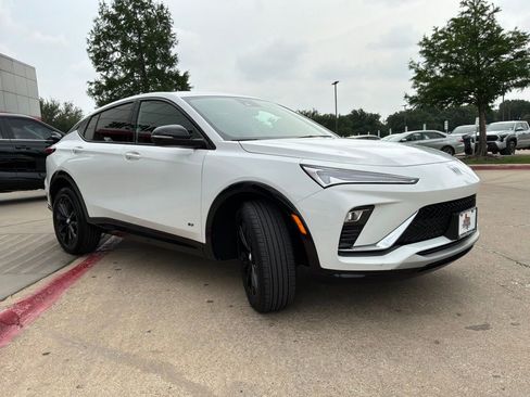 Used 2025 Buick Envista Sport Touring FWD image 4