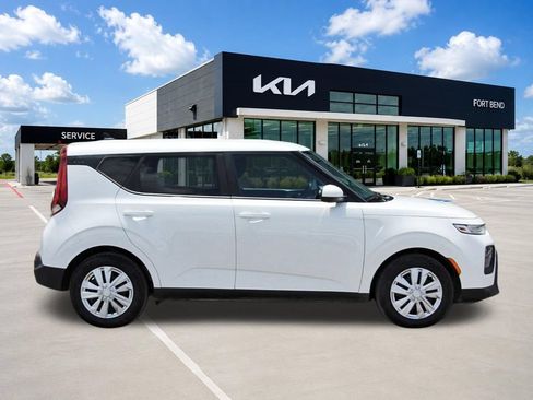 Used 2020 Kia Soul LX FWD image 4