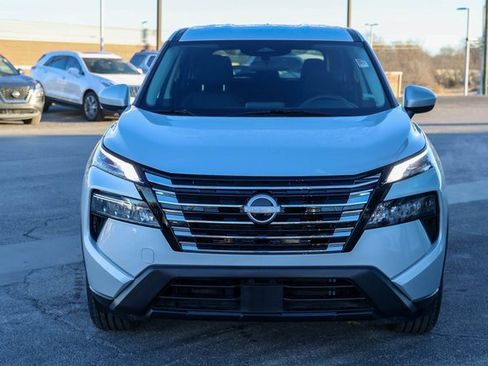 Used 2025 Nissan Rogue SV image 2