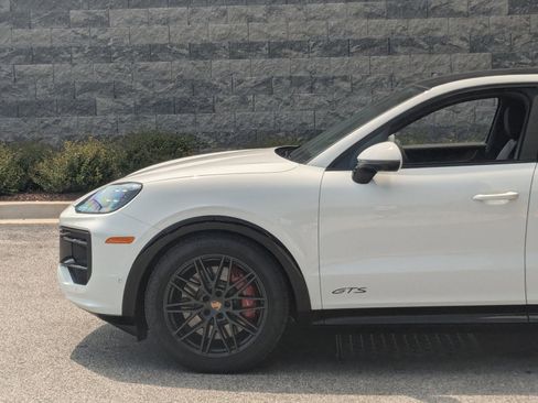 New 2025 Porsche Cayenne GTS image 11