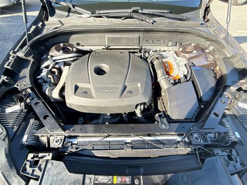 Used 2022 Volvo XC60 T8 R-Design w/ Advanced Package image 18