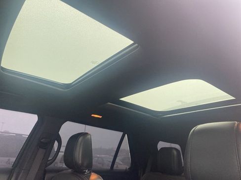 Used 2018 Ford Explorer XLT w/ Equipment Group 202A image 9