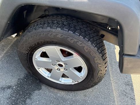 Used 2015 Jeep Wrangler Unlimited Rubicon w/ Connectivity Group AWD/4WD image 9