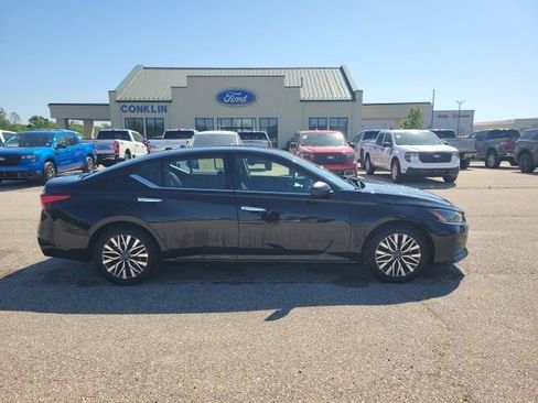 Used 2024 Nissan Altima 2.5 SV FWD image 20