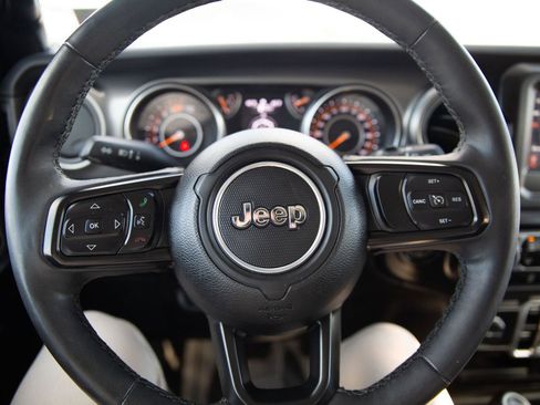Used 2023 Jeep Wrangler Sport S image 10