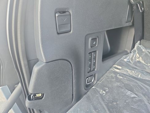 Used 2025 Ford Expedition Platinum image 19