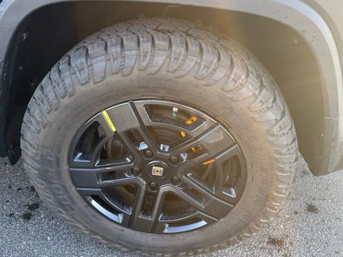 Used 2022 Rivian R1T Adventure image 17