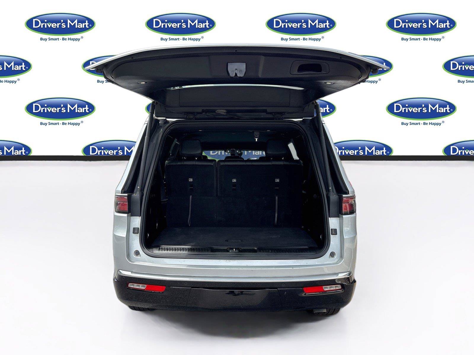 Used 2024 Jeep Wagoneer Series II w/ Flexible Seating Group RWD image 27