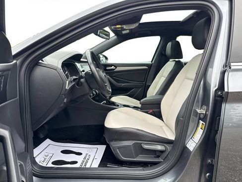 Used 2019 Volkswagen Jetta R-Line FWD image 10