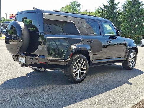 New 2026 Land Rover Defender 130 X-Dynamic SE AWD/4WD image 3