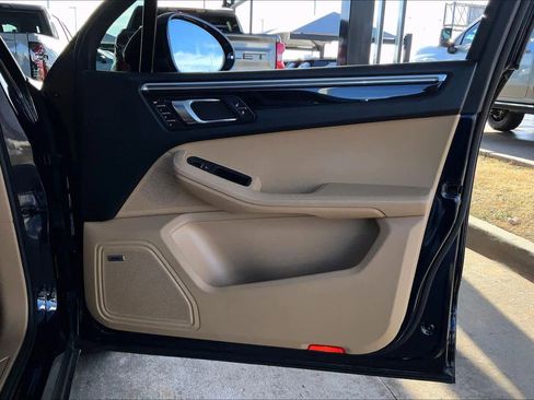 Used 2017 Porsche Macan image 23