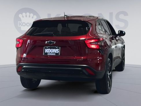 Used 2024 Chevrolet Trax RS FWD image 12