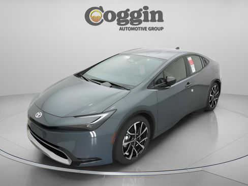 New 2026 Toyota Prius Plug-In Hybrid image 3