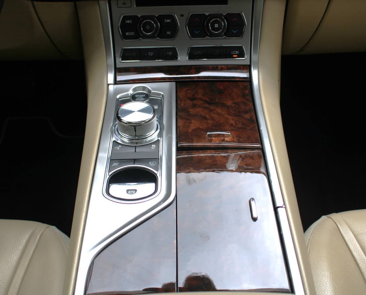 Used 2012 Jaguar XF RWD image 30