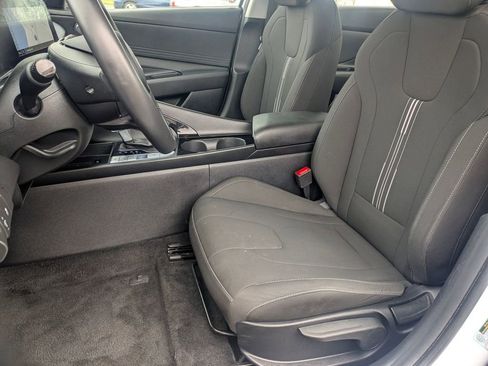 Used 2025 Hyundai Elantra SEL FWD image 16
