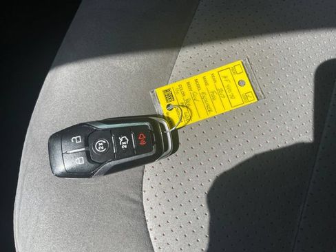 Used 2017 Ford Explorer XLT w/ Equipment Group 202A FWD image 23