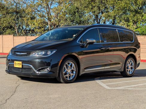 Used 2019 Chrysler Pacifica Limited image 8