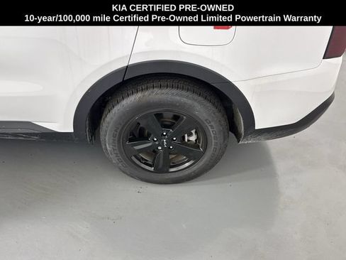 Certified 2025 Kia Sorento LX FWD image 5
